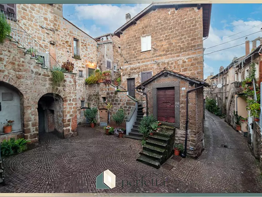 Immagine 1 di Magazzino in vendita  in Via Giorgina 81 a Blera