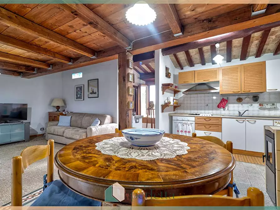 Immagine 1 di Appartamento in vendita  in Via Del Giglio 17 a Villa San Giovanni In Tuscia