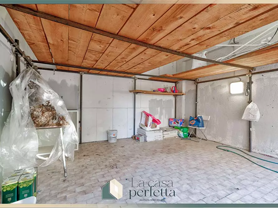 Immagine 2 di Garage in vendita  in Via Berto Barbarani 13/A a Civitavecchia
