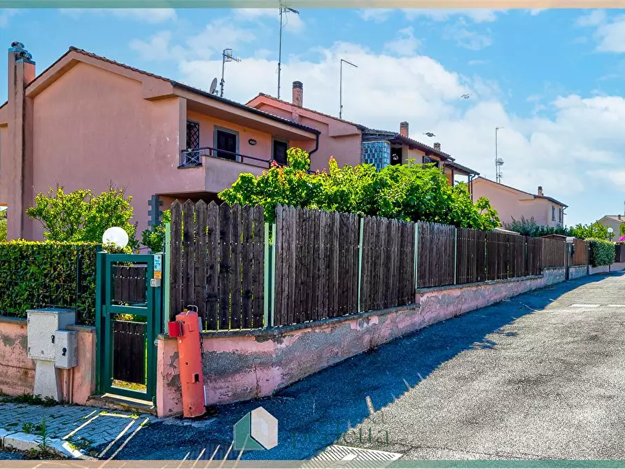 Immagine 45 di Villetta a schiera in vendita  in Via Oceano Atlantico 5 a Santa Marinella