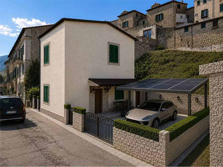 Immagine 13 di Villa in vendita  in Via Braccianese Claudia 13 a Tolfa