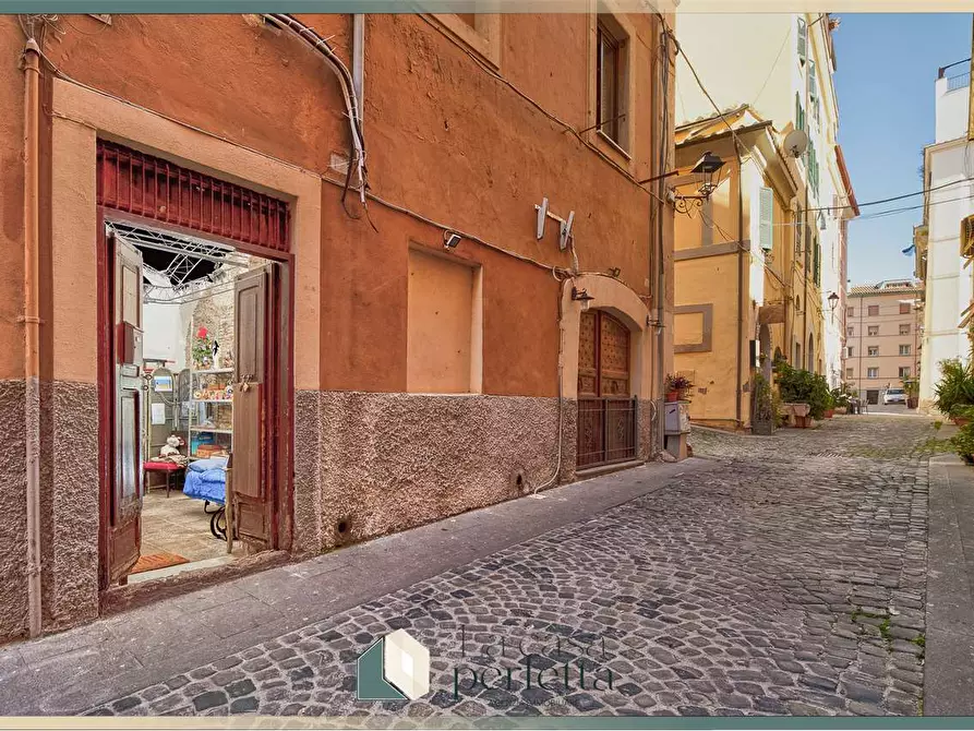 locale commerciale in vendita a Civitavecchia