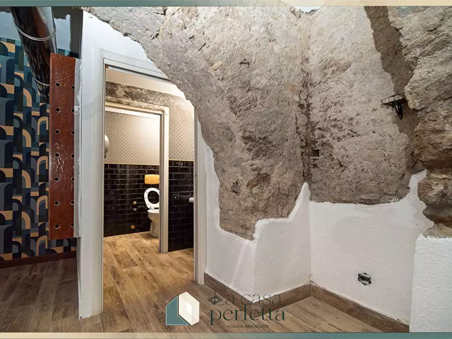 Immagine 7 di Negozio in vendita  in Vicolo Dell'Arco  5 a Civitavecchia