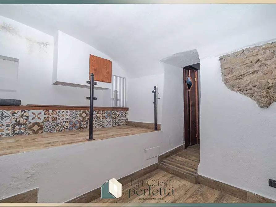 Immagine 1 di Negozio in vendita  in Vicolo Dell'Arco  5 a Civitavecchia