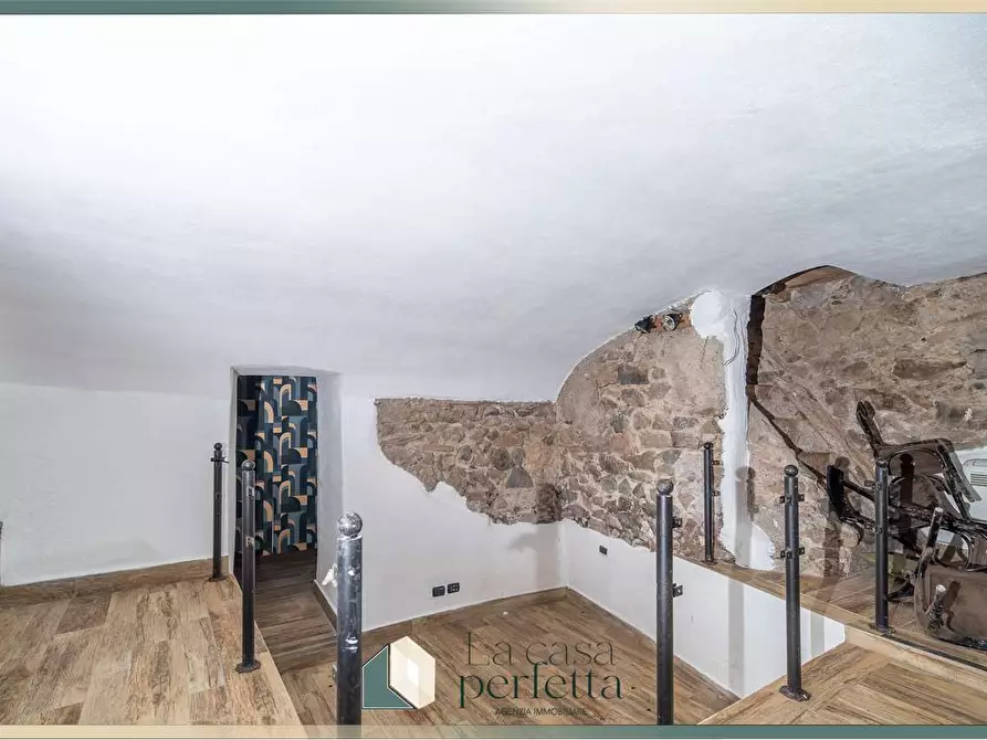 Immagine 11 di Negozio in vendita  in Vicolo Dell'Arco  5 a Civitavecchia