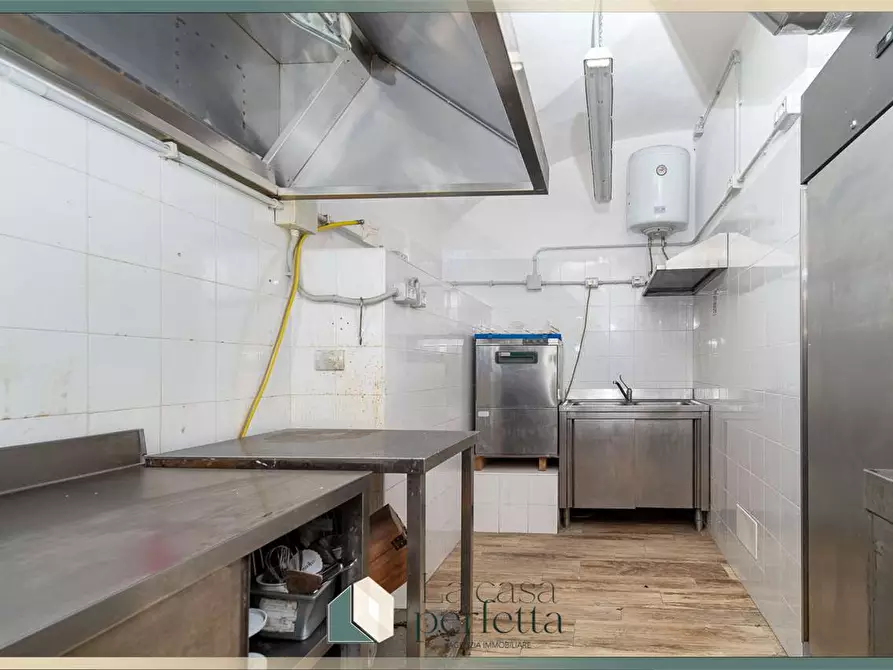 Immagine 14 di Negozio in vendita  in Vicolo Dell'Arco  5 a Civitavecchia