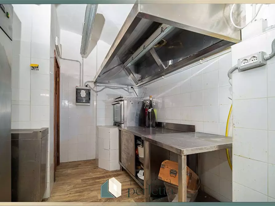 Immagine 17 di Negozio in vendita  in Vicolo Dell'Arco  5 a Civitavecchia