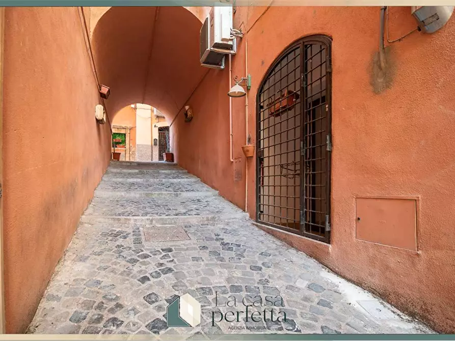 Immagine 18 di Negozio in vendita  in Vicolo Dell'Arco  5 a Civitavecchia