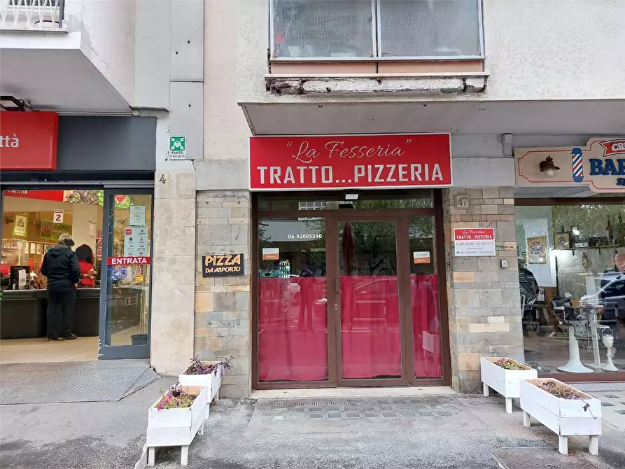 Immagine 1 di Negozio in vendita  in Via Statilio Ottato 47 a Roma