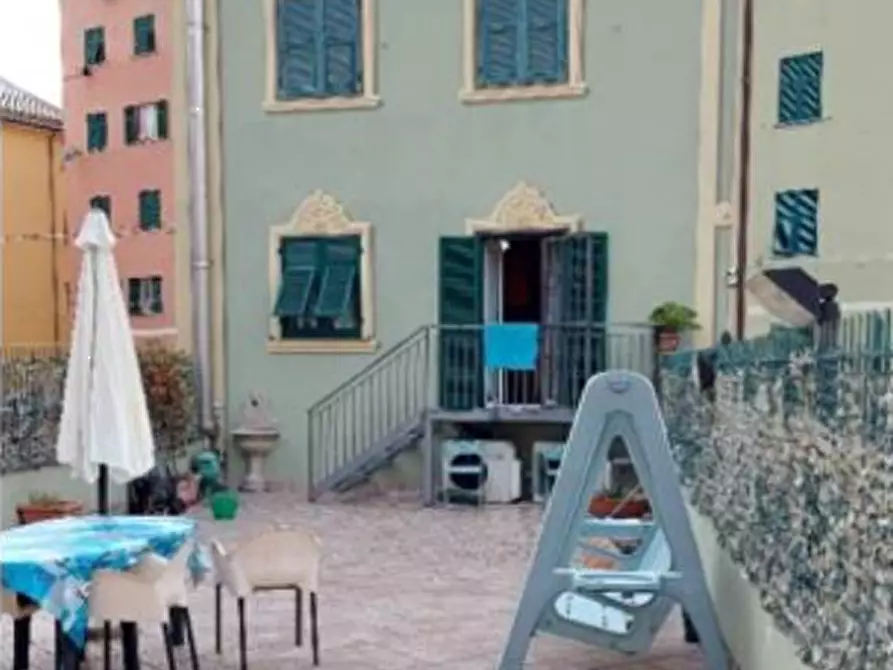 Immagine 16 di Quadrilocale in vendita  a Genova