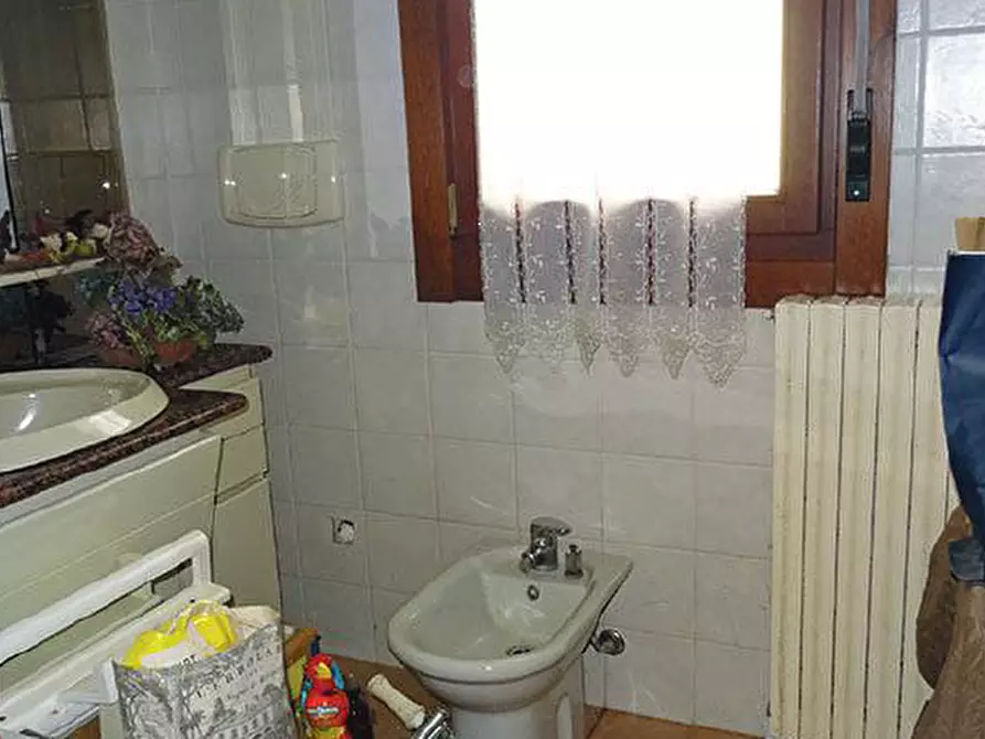 Immagine 10 di Quadrilocale in vendita  in Via San Rocco a Zeccone