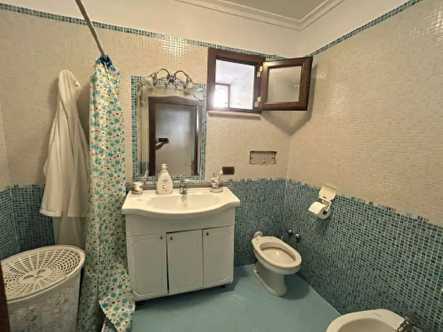 Immagine 9 di Appartamento in vendita  in Via Nazareth 23 a Napoli