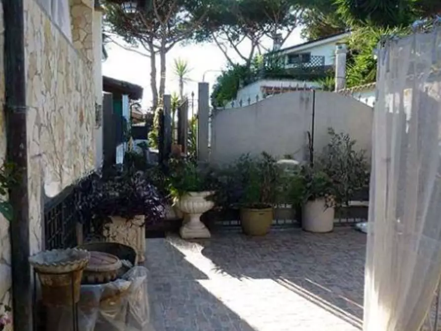 Immagine 18 di Villetta a schiera in vendita  in via Valle Aurina 1/C a Roma