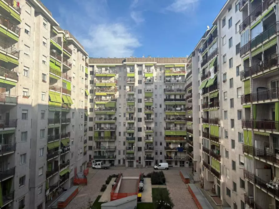 Immagine 10 di Appartamento in vendita  a Torino