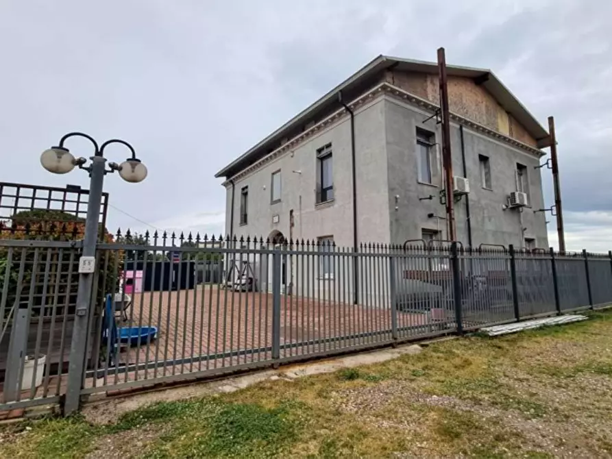 Immagine 2 di Appartamento in vendita  a Ravenna