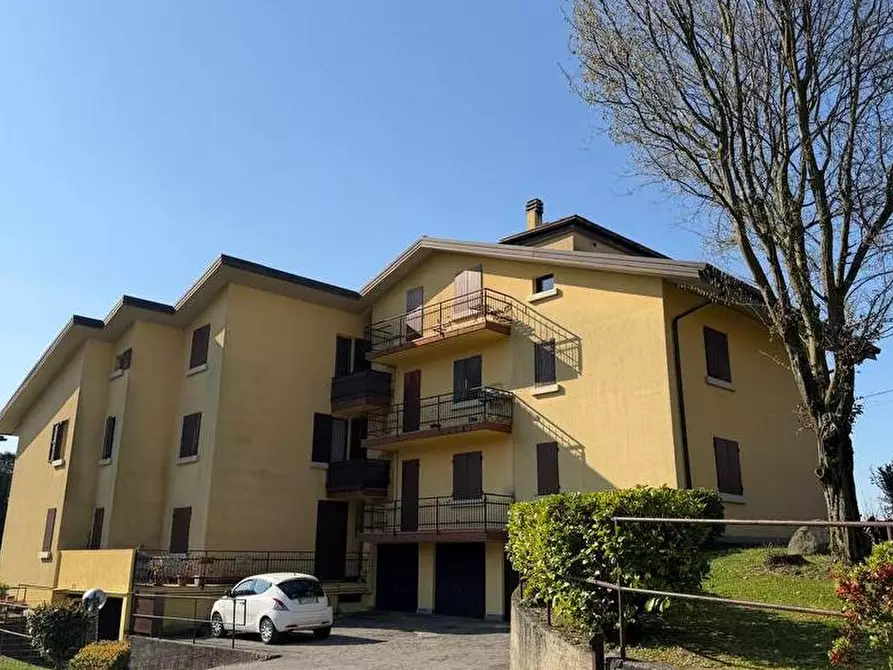 Immagine 3 di Appartamento in vendita  in Via roccolino 1 a Caprino Bergamasco