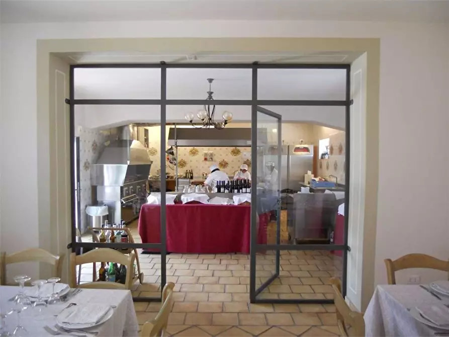 Immagine 17 di Negozio in affitto  a Città Sant'angelo