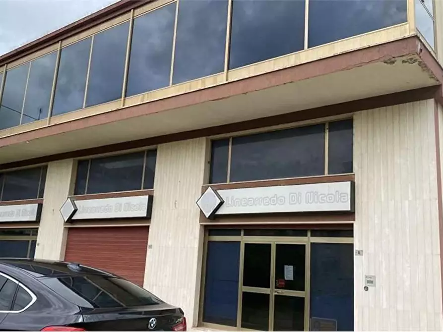 Immagine 1 di Negozio in affitto  a San Giovanni Teatino