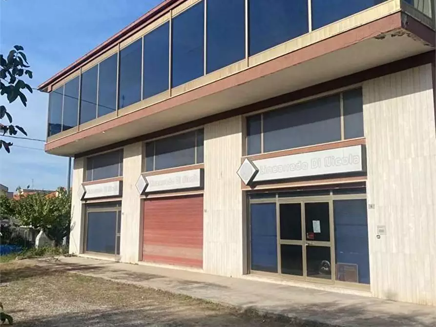Immagine 2 di Negozio in affitto  a San Giovanni Teatino