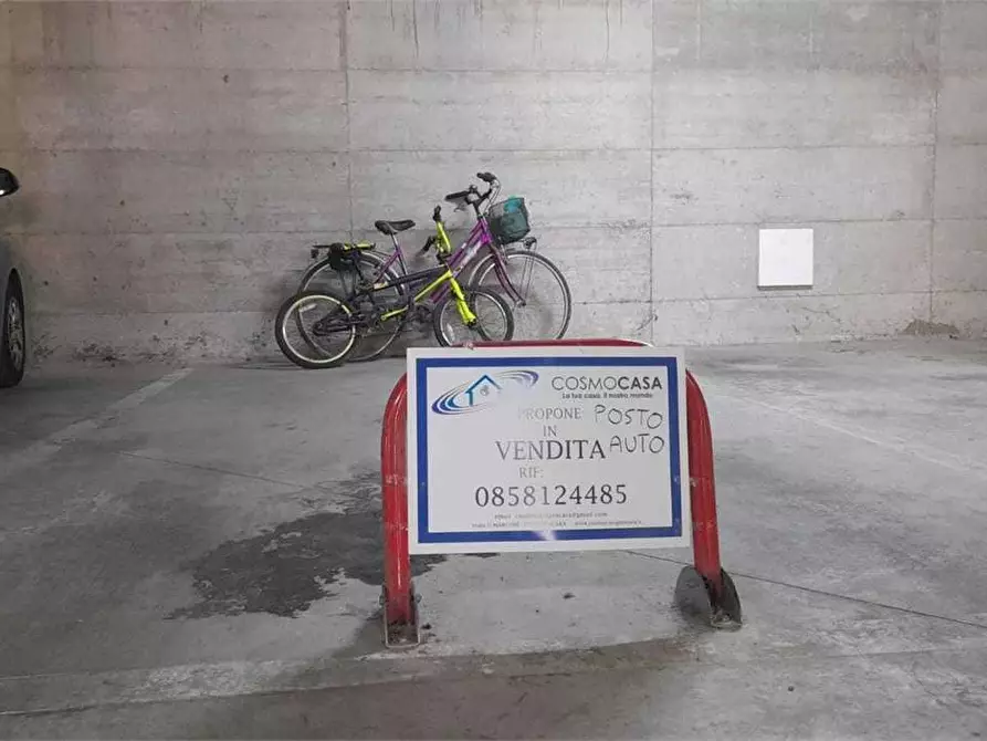 Immagine 1 di Garage in vendita  a Pescara