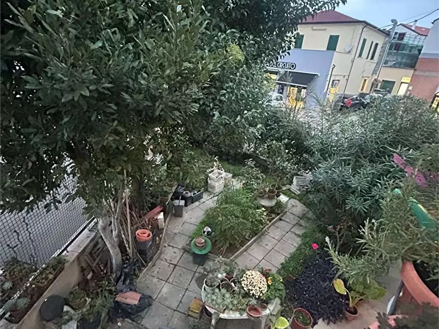 Immagine 2 di Porzione di casa in vendita  a Pescara