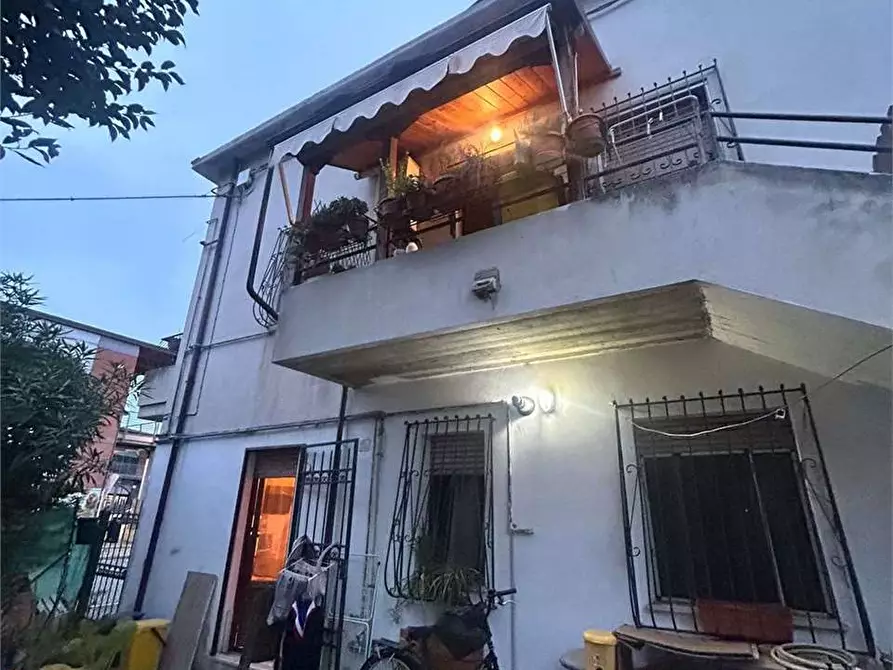 Immagine 3 di Porzione di casa in vendita  a Pescara