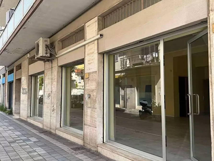 Immagine 4 di Negozio in affitto  a Pescara