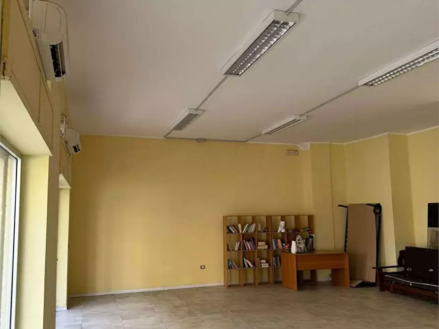 Immagine 5 di Negozio in affitto  a Pescara
