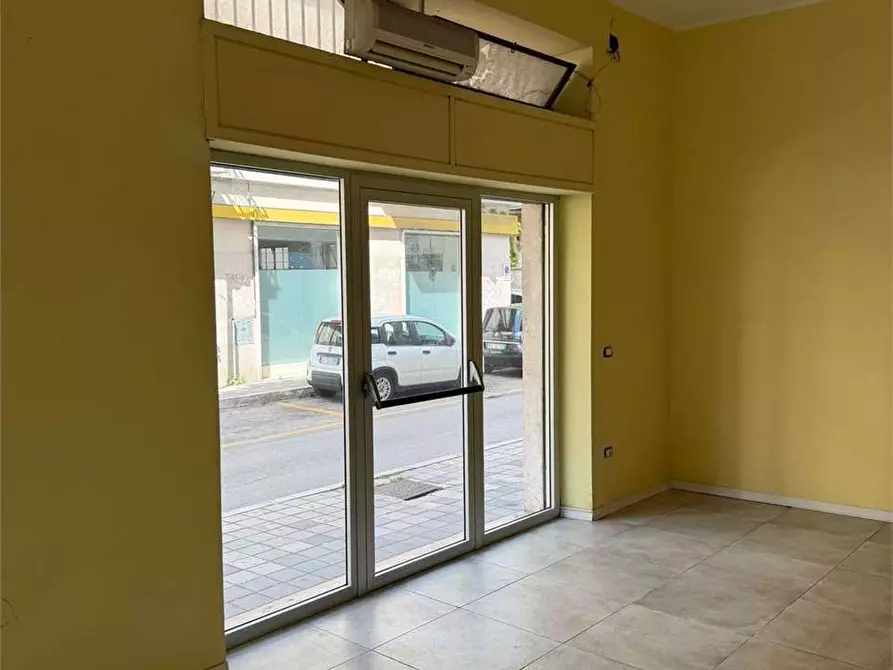 Immagine 7 di Negozio in affitto  a Pescara