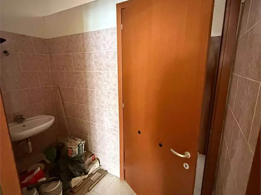 Immagine 8 di Negozio in affitto  a Pescara