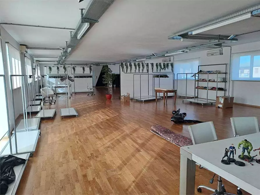 Immagine 1 di Capannone industriale in vendita  in Pietro Nenni a Pescara