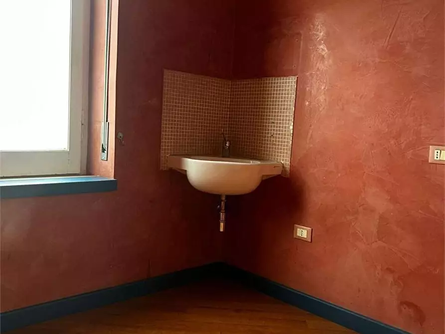 Immagine 5 di Negozio in affitto  a Pescara
