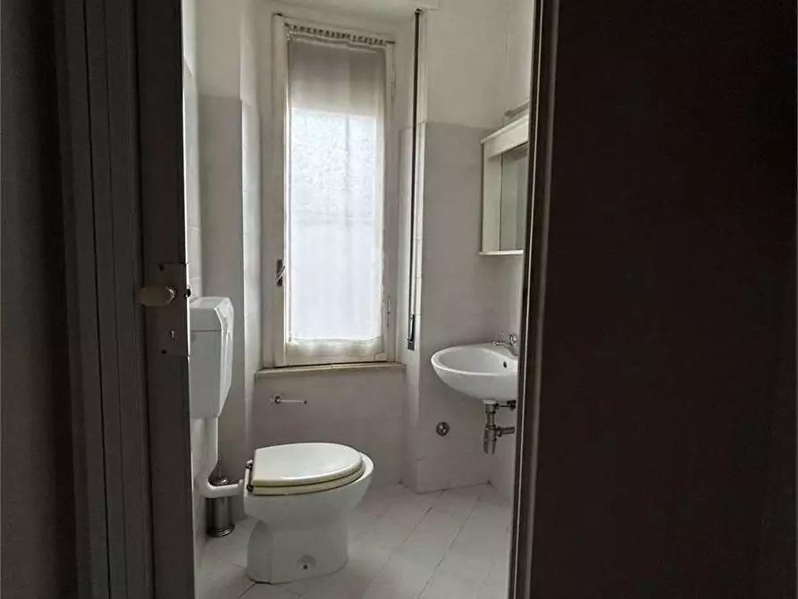 Immagine 8 di Negozio in affitto  a Pescara