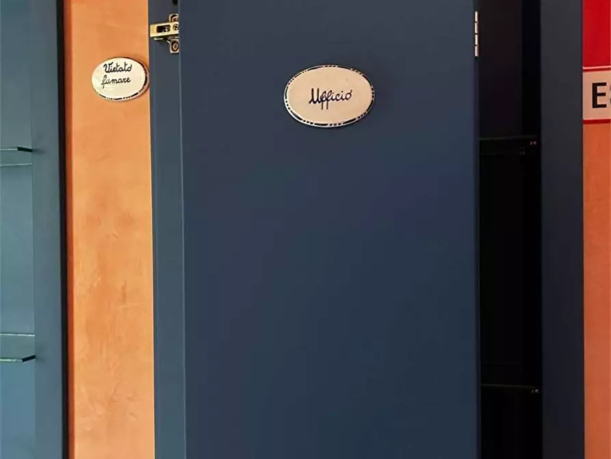 Immagine 9 di Negozio in affitto  a Pescara