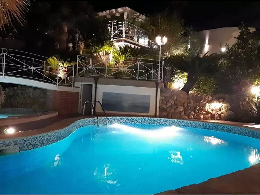 Immagine 1 di Villa in vendita  in Colle Innamorati 309 a Pescara
