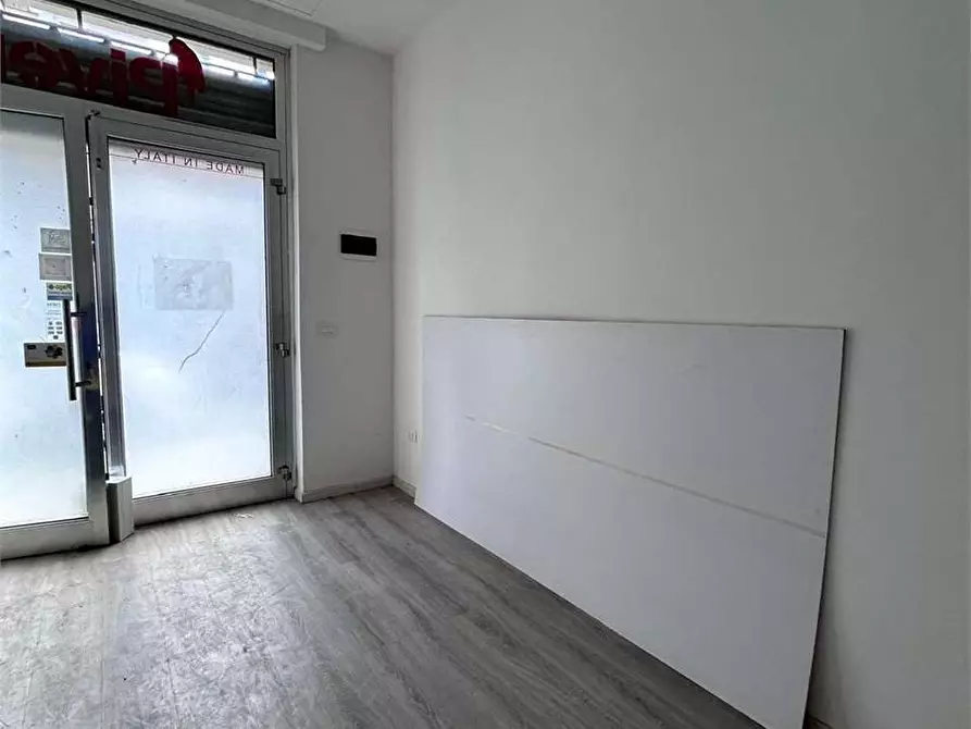 Immagine 1 di Negozio in vendita  in Firenze a Pescara
