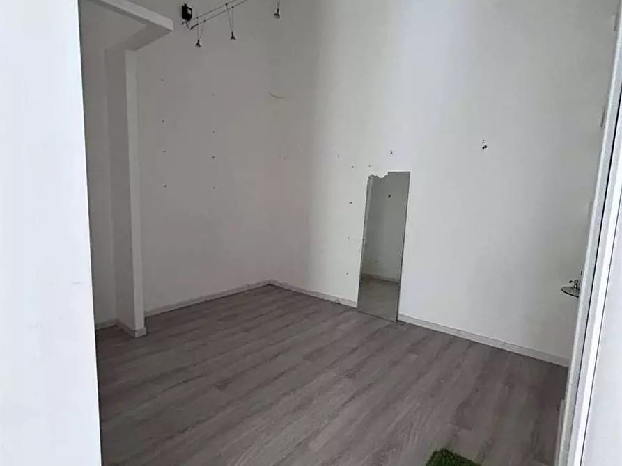 Immagine 10 di Negozio in vendita  in Firenze a Pescara