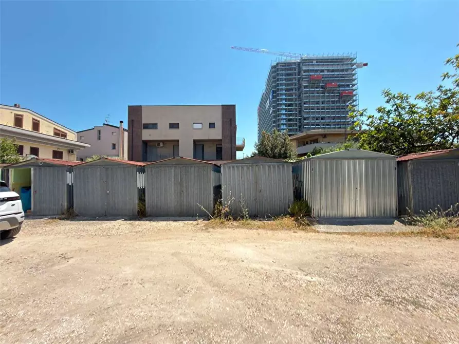 Immagine 3 di Garage in vendita  in dei Pretuzi 15 a Pescara