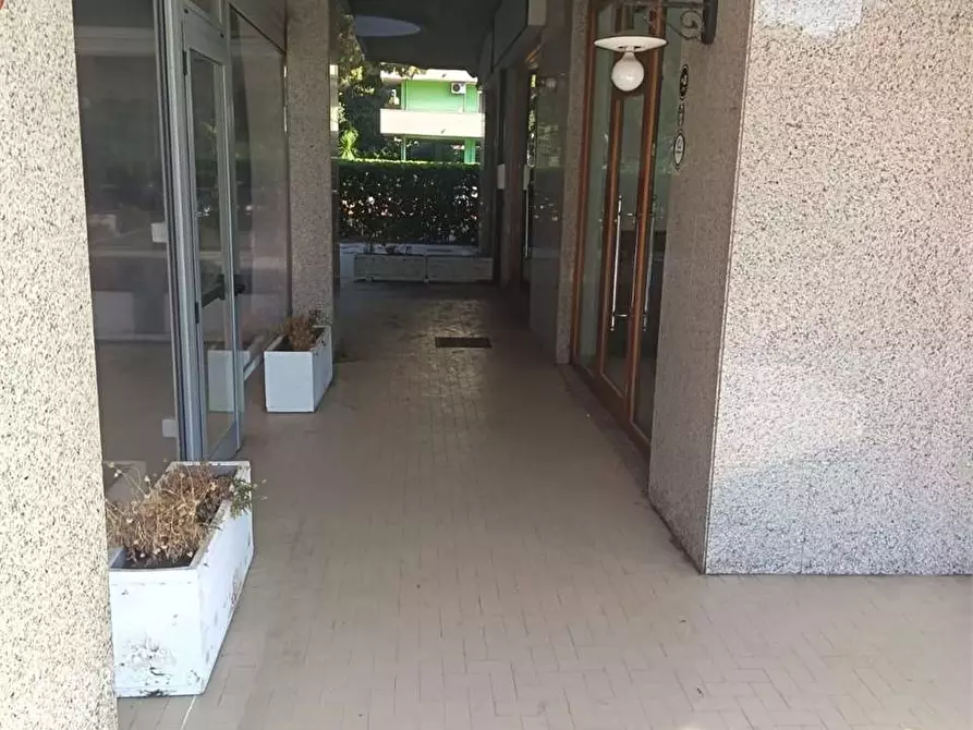 Immagine 6 di Negozio in vendita  in via leonardo da vinci 78 a Silvi