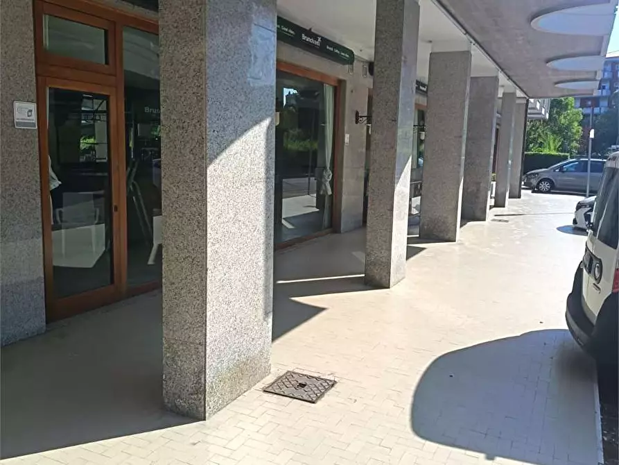Immagine 7 di Negozio in vendita  in via leonardo da vinci 78 a Silvi