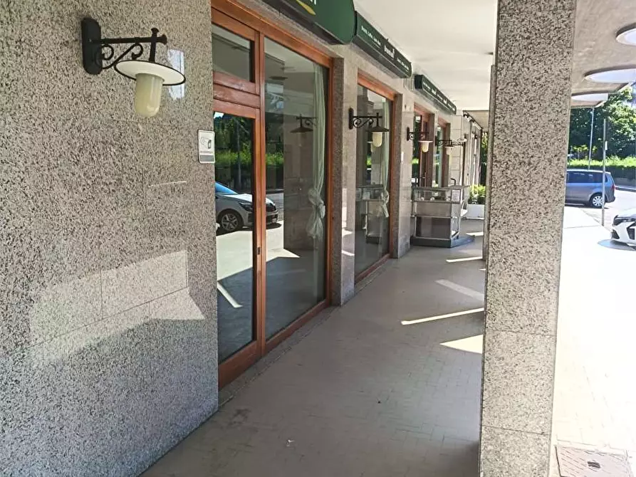 Immagine 8 di Negozio in vendita  in via leonardo da vinci 78 a Silvi