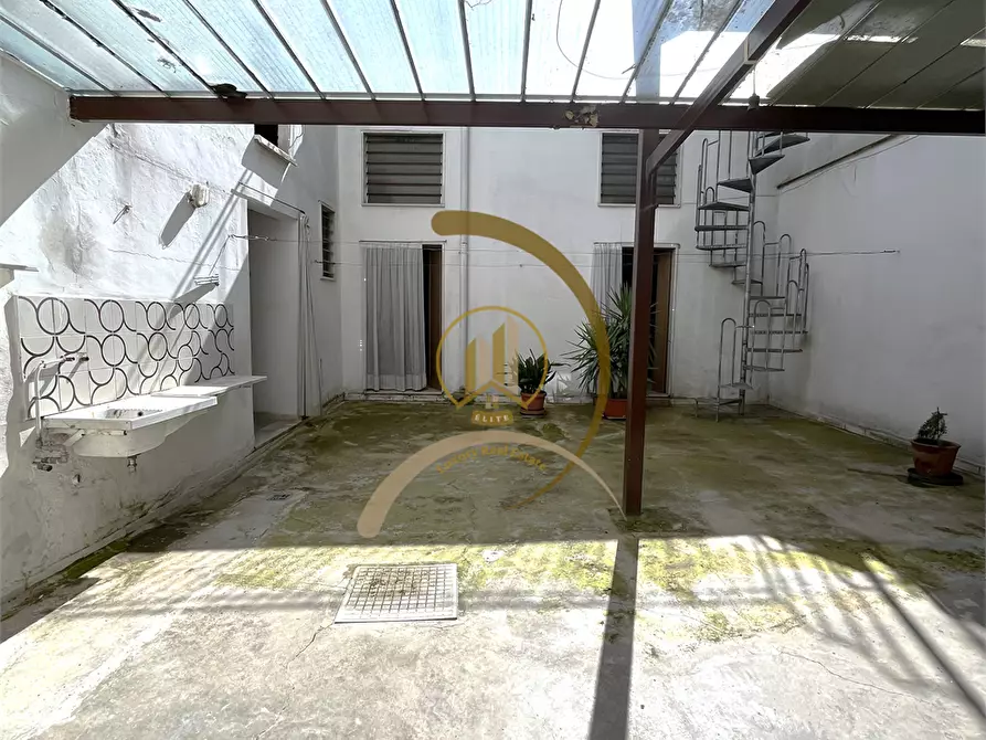 Immagine 10 di Appartamento in vendita  in Viale Alto Adige  26 a Andria