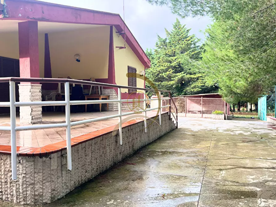 Immagine 14 di Villa in vendita  in Viale delle Rose  a Andria