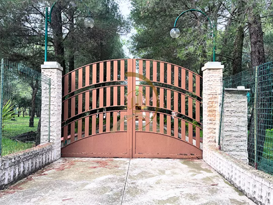 Immagine 2 di Villa in vendita  in Viale delle Rose  a Andria