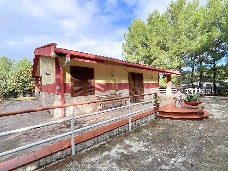 Immagine 5 di Villa in vendita  in Viale delle Rose  a Andria