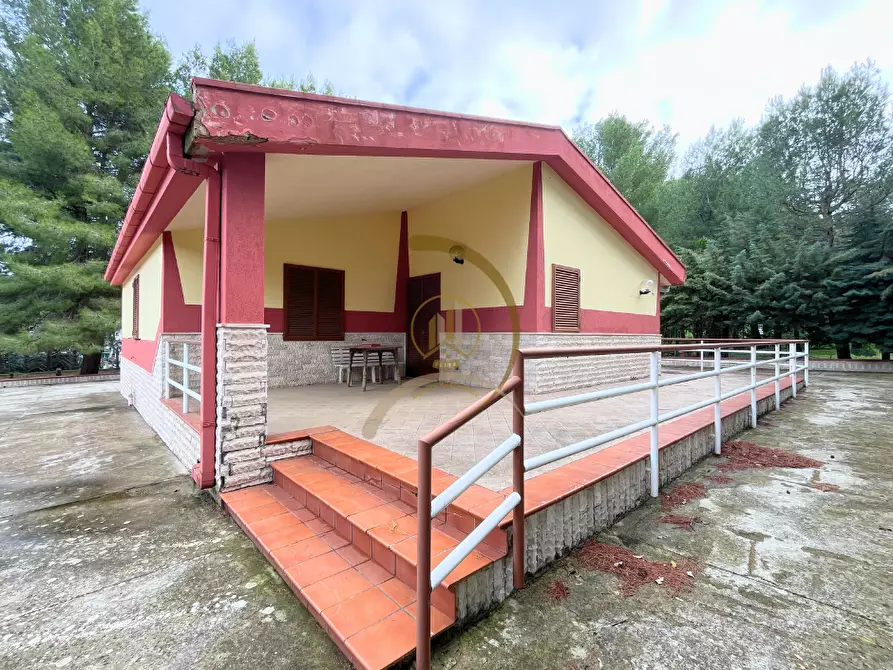 Immagine 12 di Villa in vendita  in Viale delle Rose  a Andria