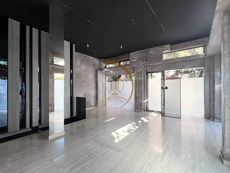 Immagine 1 di Negozio in affitto  in Viale Roma  2 a Andria