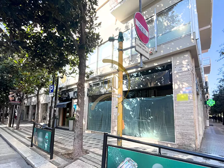 Immagine 2 di Negozio in affitto  in Viale Roma  2 a Andria