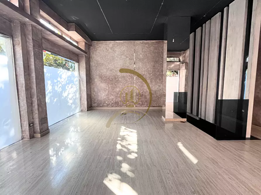 Immagine 6 di Negozio in affitto  in Viale Roma  2 a Andria