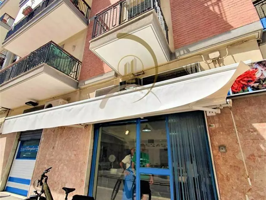 Immagine 2 di Negozio in vendita  a Andria